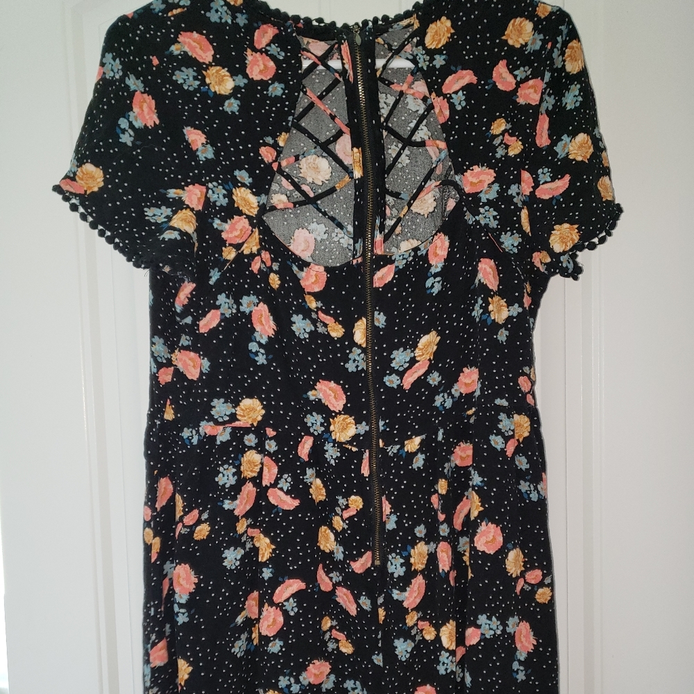 Xhilaration Girls XL Black Floral dress with beautiful back design - Picture 2 of 9